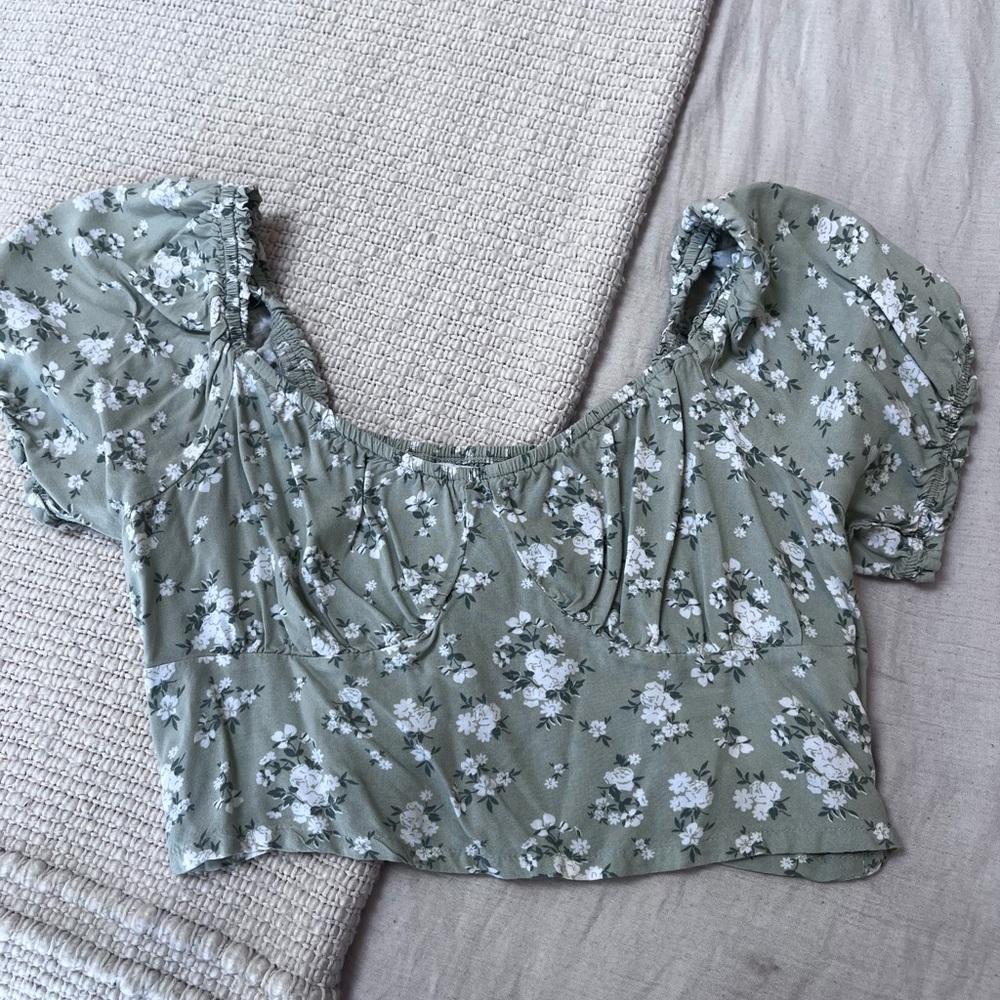 Hollister Sage Floral Puff Sleeve Blouse